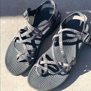 Women’s Chacos Size 9